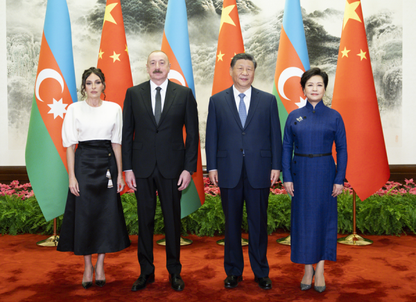 习近平同阿塞拜疆总统阿利耶夫会谈